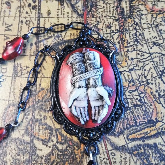 HANDMADE Long necklace I regret nothing red - Picture 3 of 4